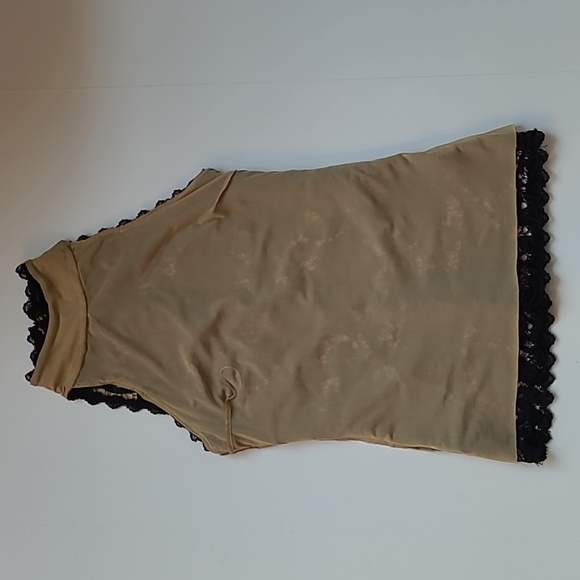 JULIAN CHANG Rihana Lace Top with Leather Roses - Picture 6 of 9